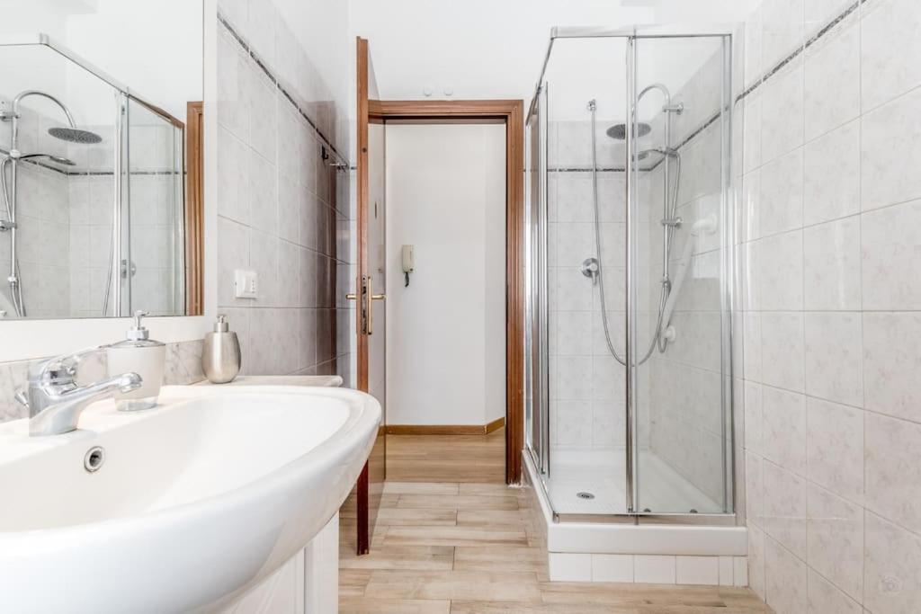 Tiburtina White House Apartment โรม ภายนอก รูปภาพ