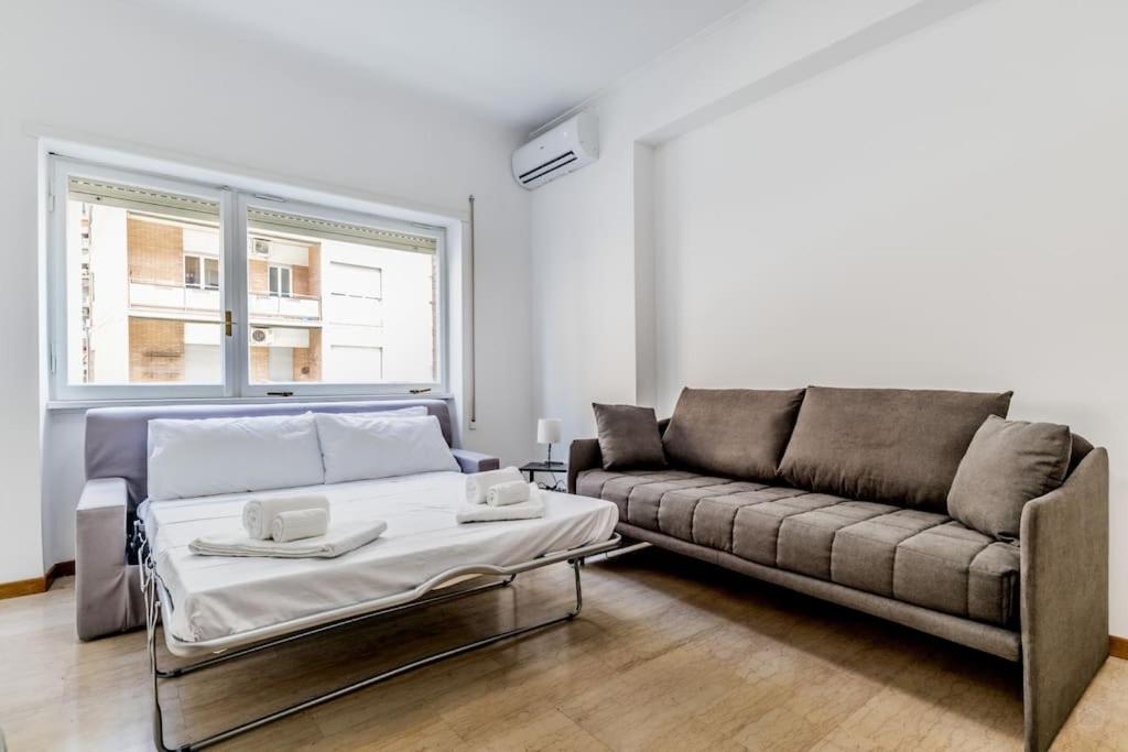 Tiburtina White House Apartment โรม ภายนอก รูปภาพ